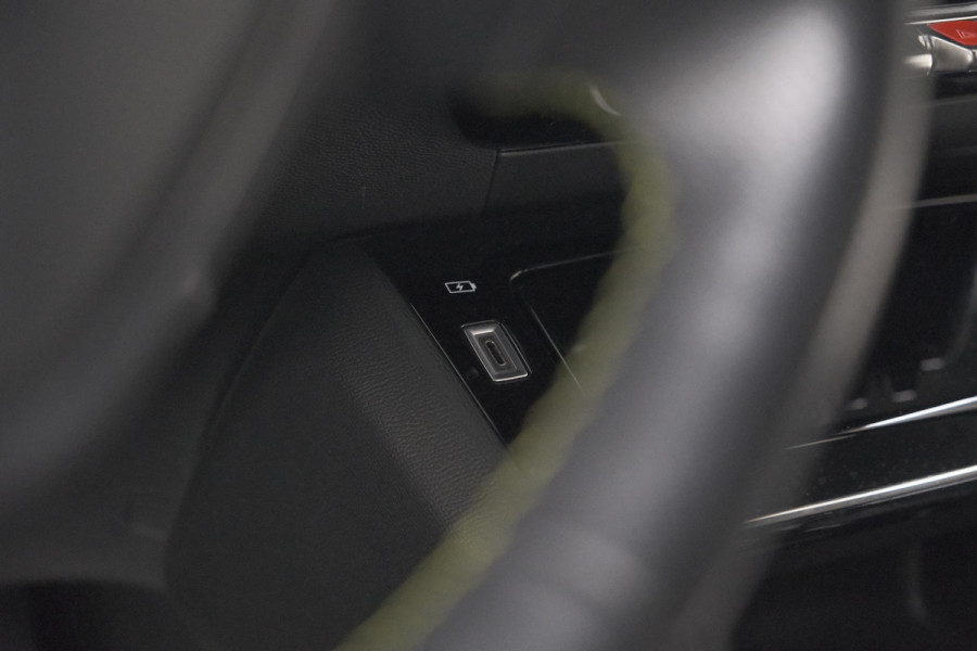 Peugeot e-208 EV GT Pack 50 kWh | Adaptieve Cruise Control | Camera | Alcantara Bekleding | Dodehoekdetectie
