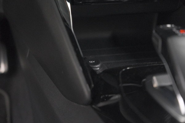 Peugeot e-208 EV GT Pack 50 kWh | Adaptieve Cruise Control | Camera | Alcantara Bekleding | Dodehoekdetectie