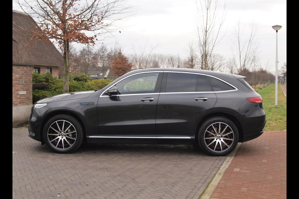 Mercedes-Benz EQC 400 4MATIC Business Solution AMG 80 kWh | SOH 95% | Panoramadak | Trekhaak | Sfeerverlichting | Camera |
