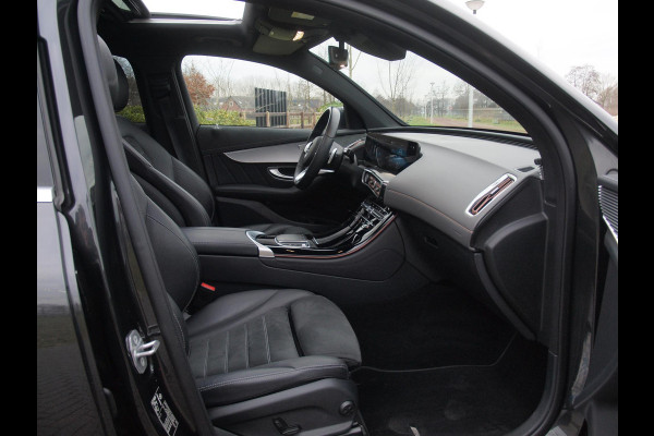 Mercedes-Benz EQC 400 4MATIC Business Solution AMG 80 kWh | SOH 95% | Panoramadak | Trekhaak | Sfeerverlichting | Camera |