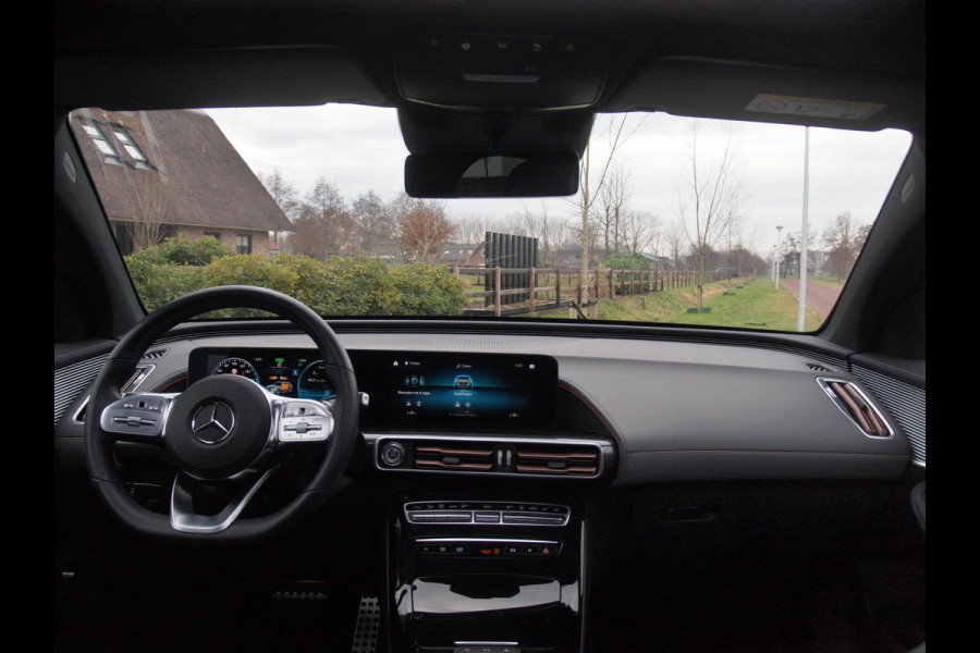 Mercedes-Benz EQC 400 4MATIC Business Solution AMG 80 kWh | SOH 95% | Panoramadak | Trekhaak | Sfeerverlichting | Camera |