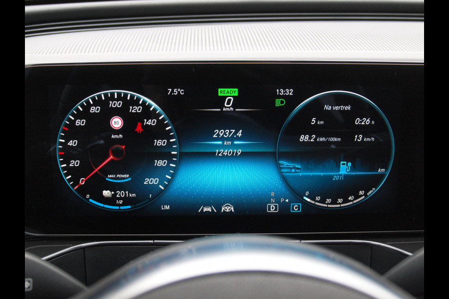 Mercedes-Benz EQC 400 4MATIC Business Solution AMG 80 kWh | SOH 95% | Panoramadak | Trekhaak | Sfeerverlichting | Camera |