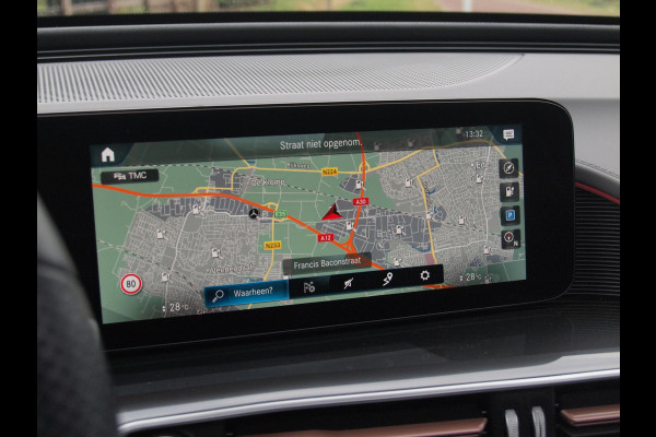 Mercedes-Benz EQC 400 4MATIC Business Solution AMG 80 kWh | SOH 95% | Panoramadak | Trekhaak | Sfeerverlichting | Camera |