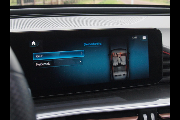 Mercedes-Benz EQC 400 4MATIC Business Solution AMG 80 kWh | SOH 95% | Panoramadak | Trekhaak | Sfeerverlichting | Camera |