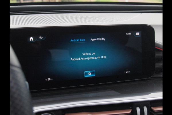 Mercedes-Benz EQC 400 4MATIC Business Solution AMG 80 kWh | SOH 95% | Panoramadak | Trekhaak | Sfeerverlichting | Camera |