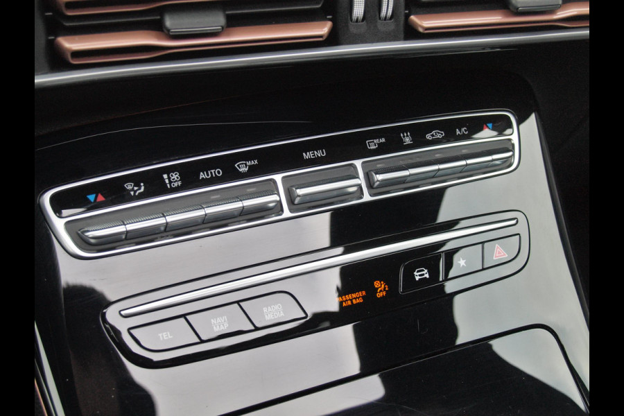 Mercedes-Benz EQC 400 4MATIC Business Solution AMG 80 kWh | SOH 95% | Panoramadak | Trekhaak | Sfeerverlichting | Camera |