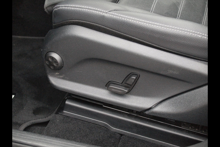 Mercedes-Benz EQC 400 4MATIC Business Solution AMG 80 kWh | SOH 95% | Panoramadak | Trekhaak | Sfeerverlichting | Camera |