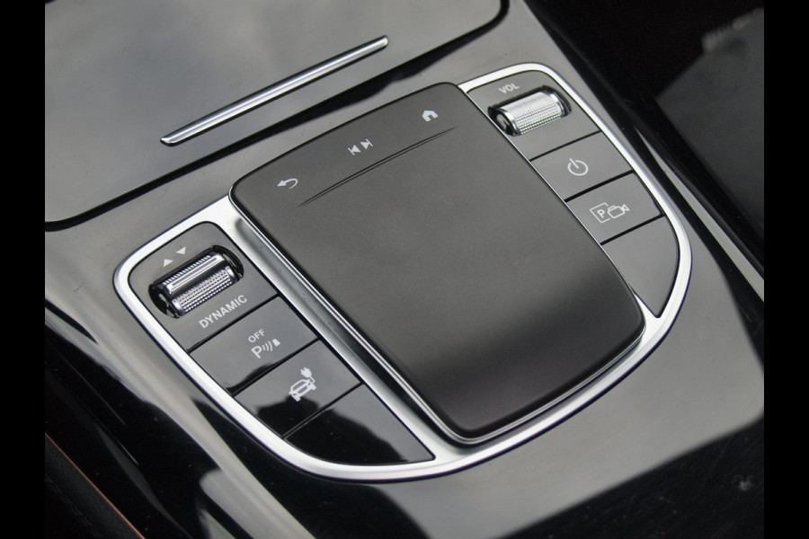 Mercedes-Benz EQC 400 4MATIC Business Solution AMG 80 kWh | SOH 95% | Panoramadak | Trekhaak | Sfeerverlichting | Camera |