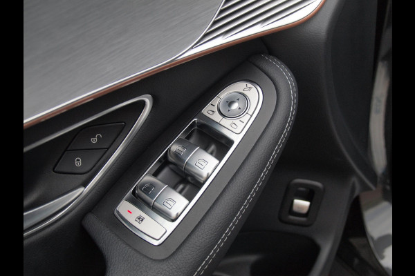 Mercedes-Benz EQC 400 4MATIC Business Solution AMG 80 kWh | SOH 95% | Panoramadak | Trekhaak | Sfeerverlichting | Camera |