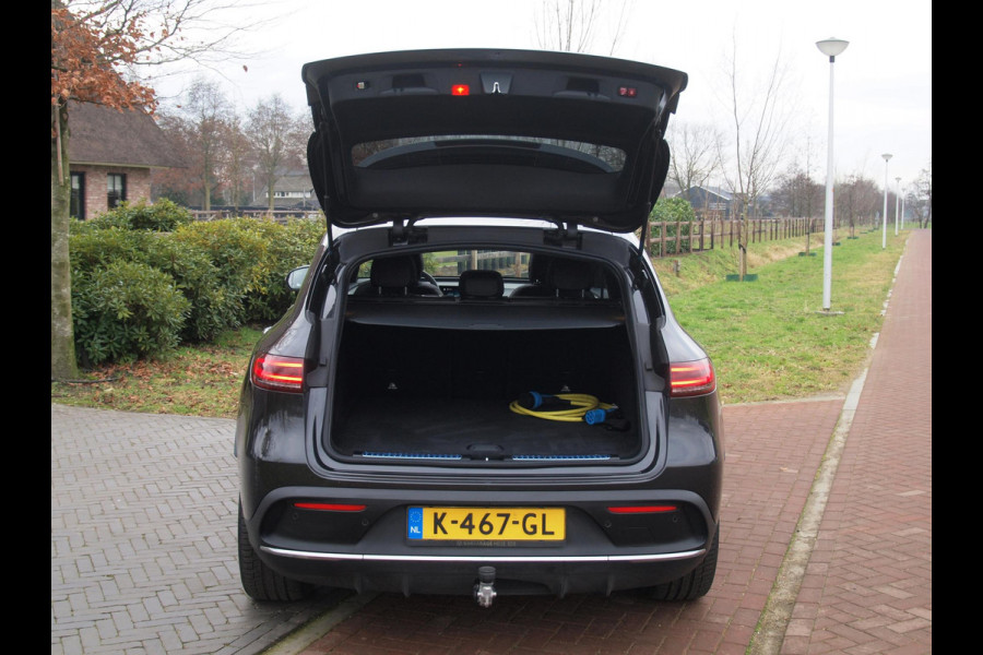 Mercedes-Benz EQC 400 4MATIC Business Solution AMG 80 kWh | SOH 95% | Panoramadak | Trekhaak | Sfeerverlichting | Camera |