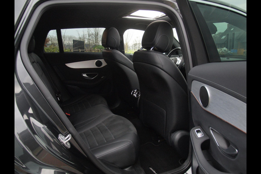 Mercedes-Benz EQC 400 4MATIC Business Solution AMG 80 kWh | SOH 95% | Panoramadak | Trekhaak | Sfeerverlichting | Camera |