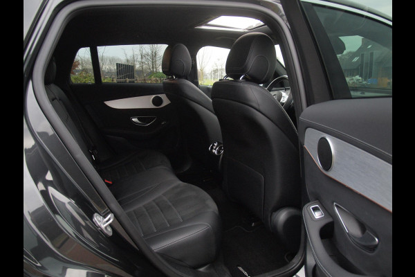 Mercedes-Benz EQC 400 4MATIC Business Solution AMG 80 kWh | SOH 95% | Panoramadak | Trekhaak | Sfeerverlichting | Camera |