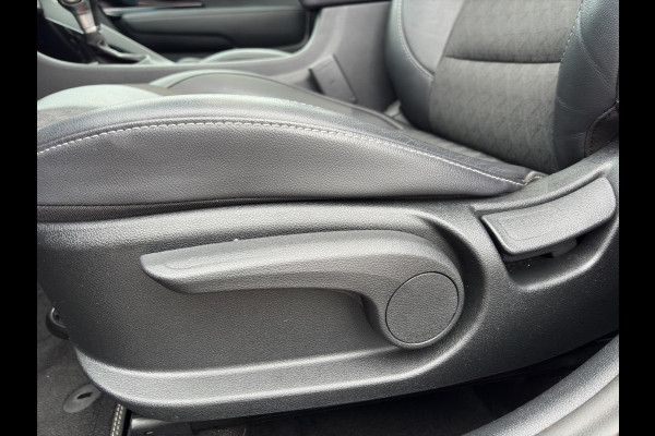 Kia Niro 1.6 GDi Hybrid Edition Automaat | H-Leder | Sensoren | Apple Carplay & Android Auto | Camera | Cruise | Schuifdak | Navi |