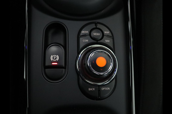 MINI Clubman 1.5 Cooper Chili | Panoramadak | Leder | Stoelverwarming | Carplay | Keyless | Navigatie | Climate control | Cruise control | Full LED