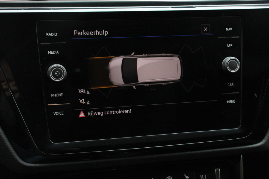 Volkswagen Touran 1.5 TSI DSG Highline 7p | Navigatie | Apple Carplay/Android Auto | Parkeersensoren | Adaptive Cruise Control | Stoel-en stuurverwarming | Elektrische achterklep | Getinte ramen | Climatronic