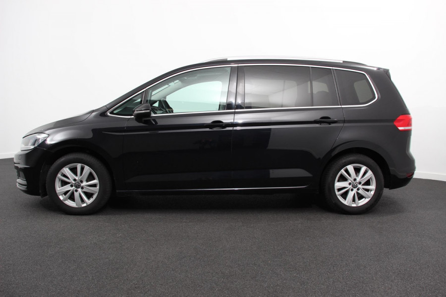 Volkswagen Touran 1.5 TSI DSG Highline 7p | Navigatie | Apple Carplay/Android Auto | Parkeersensoren | Adaptive Cruise Control | Stoel-en stuurverwarming | Elektrische achterklep | Getinte ramen | Climatronic