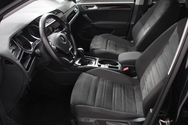 Volkswagen Touran 1.5 TSI DSG Highline 7p | Navigatie | Apple Carplay/Android Auto | Parkeersensoren | Adaptive Cruise Control | Stoel-en stuurverwarming | Elektrische achterklep | Getinte ramen | Climatronic