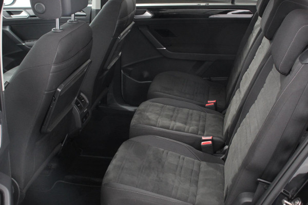 Volkswagen Touran 1.5 TSI DSG Highline 7p | Navigatie | Apple Carplay/Android Auto | Parkeersensoren | Adaptive Cruise Control | Stoel-en stuurverwarming | Elektrische achterklep | Getinte ramen | Climatronic