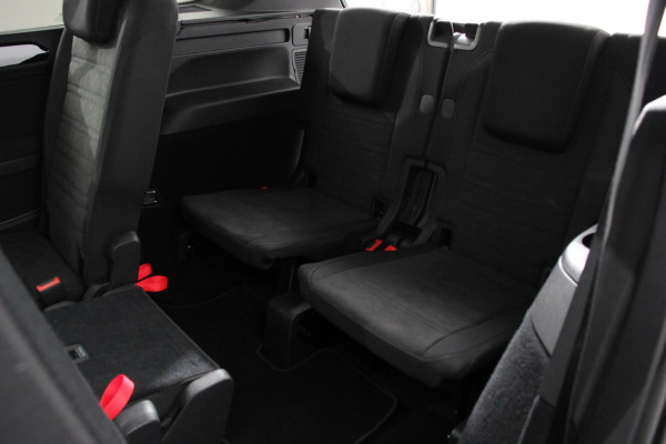 Volkswagen Touran 1.5 TSI DSG Highline 7p | Navigatie | Apple Carplay/Android Auto | Parkeersensoren | Adaptive Cruise Control | Stoel-en stuurverwarming | Elektrische achterklep | Getinte ramen | Climatronic