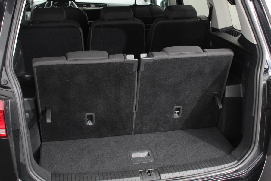 Volkswagen Touran 1.5 TSI DSG Highline 7p | Navigatie | Apple Carplay/Android Auto | Parkeersensoren | Adaptive Cruise Control | Stoel-en stuurverwarming | Elektrische achterklep | Getinte ramen | Climatronic