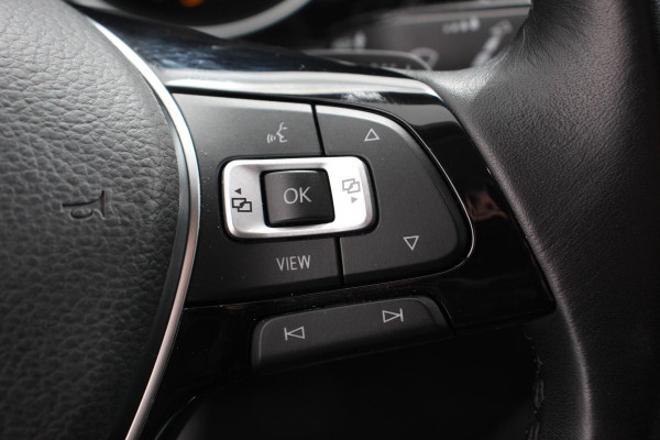Volkswagen Touran 1.5 TSI DSG Highline 7p | Navigatie | Apple Carplay/Android Auto | Parkeersensoren | Adaptive Cruise Control | Stoel-en stuurverwarming | Elektrische achterklep | Getinte ramen | Climatronic