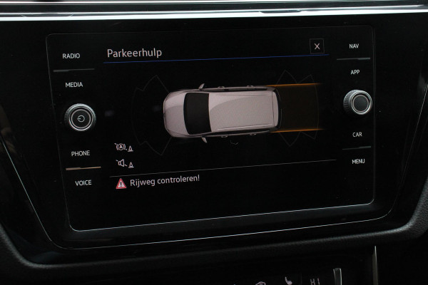 Volkswagen Touran 1.5 TSI DSG Highline 7p | Navigatie | Apple Carplay/Android Auto | Parkeersensoren | Adaptive Cruise Control | Stoel-en stuurverwarming | Elektrische achterklep | Getinte ramen | Climatronic