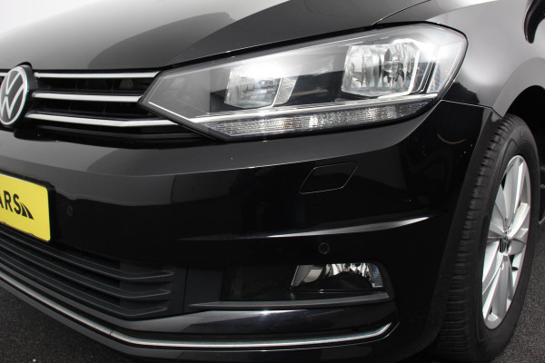 Volkswagen Touran 1.5 TSI DSG Highline 7p | Navigatie | Apple Carplay/Android Auto | Parkeersensoren | Adaptive Cruise Control | Stoel-en stuurverwarming | Elektrische achterklep | Getinte ramen | Climatronic