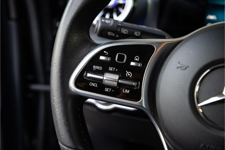 Mercedes-Benz A-Klasse 180 Business Solution AMG Ambient Cruise Navigatie Camera Sportstoelen Leer LED 19" LMV