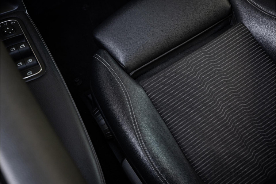Mercedes-Benz A-Klasse 180 Business Solution AMG Ambient Cruise Navigatie Camera Sportstoelen Leer LED 19" LMV