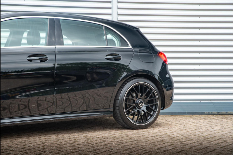 Mercedes-Benz A-Klasse 180 Business Solution AMG Ambient Cruise Navigatie Camera Sportstoelen Leer LED 19" LMV