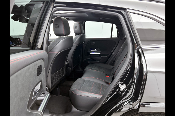 Mercedes-Benz GLA 180 Business Solution AMG | Premium Plus Pakket | Trekhaak | Nightpakket | GUARD 360 ° Vehicle protection Plus | Head-up display | Memorypakket | 360°-camera | Augmented Reality navigatie |