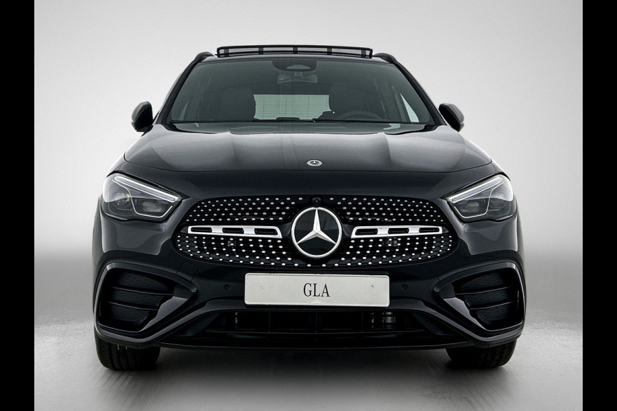 Mercedes-Benz GLA 180 Business Solution AMG | Premium Plus Pakket | Trekhaak | Nightpakket | GUARD 360 ° Vehicle protection Plus | Head-up display | Memorypakket | 360°-camera | Augmented Reality navigatie |