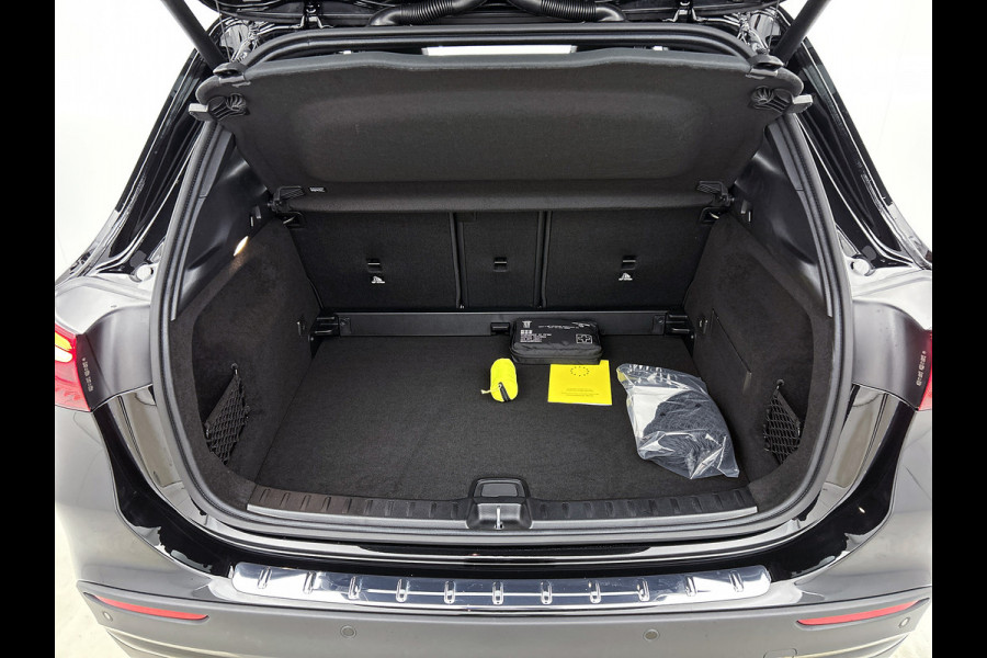 Mercedes-Benz GLA 180 Business Solution AMG | Premium Plus Pakket | Trekhaak | Nightpakket | GUARD 360 ° Vehicle protection Plus | Head-up display | Memorypakket | 360°-camera | Augmented Reality navigatie |