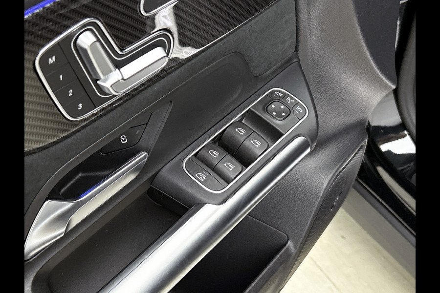 Mercedes-Benz GLA 180 Business Solution AMG | Premium Plus Pakket | Trekhaak | Nightpakket | GUARD 360 ° Vehicle protection Plus | Head-up display | Memorypakket | 360°-camera | Augmented Reality navigatie |