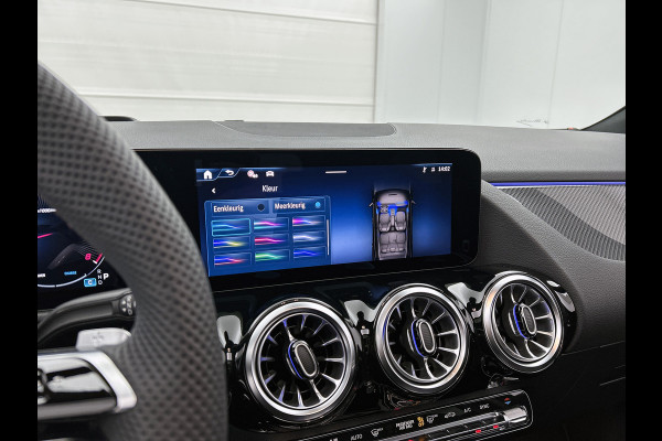 Mercedes-Benz GLA 180 Business Solution AMG | Premium Plus Pakket | Trekhaak | Nightpakket | GUARD 360 ° Vehicle protection Plus | Head-up display | Memorypakket | 360°-camera | Augmented Reality navigatie |