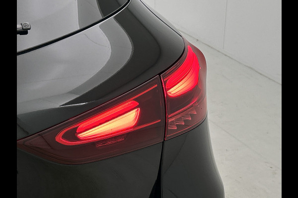 Mercedes-Benz GLA 180 Business Solution AMG | Premium Plus Pakket | Trekhaak | Nightpakket | GUARD 360 ° Vehicle protection Plus | Head-up display | Memorypakket | 360°-camera | Augmented Reality navigatie |