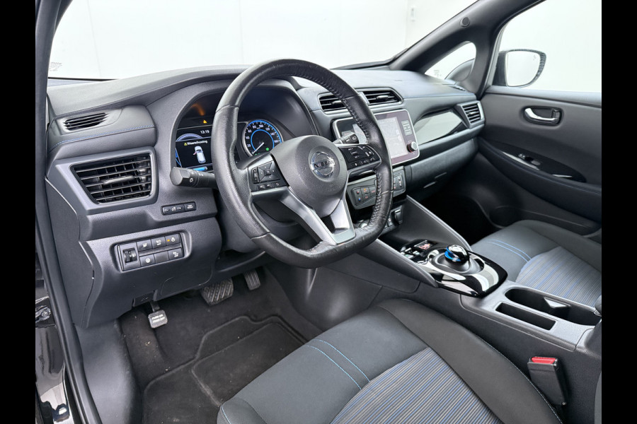 Nissan Leaf N-Connecta 40kWh Navi Ecc 360°Camera Adap.Cruise Pdc Keyless Blindspot Apple Carplay Android Auto Lmv 17" Stoel+Stuurverwarming DAB Bluetooth Lmv Privacyglas 1e Eigenaar Origineel Nederlandse Auto