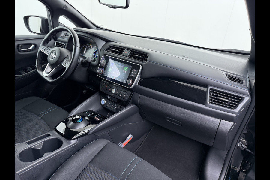Nissan Leaf N-Connecta 40kWh Navi Ecc 360°Camera Adap.Cruise Pdc Keyless Blindspot Apple Carplay Android Auto Lmv 17" Stoel+Stuurverwarming DAB Bluetooth Lmv Privacyglas 1e Eigenaar Origineel Nederlandse Auto