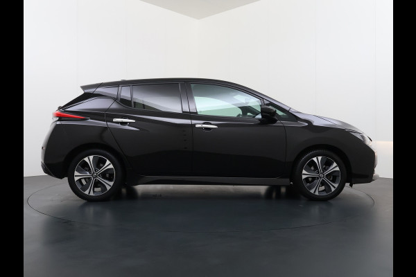 Nissan Leaf N-Connecta 40kWh Navi Ecc 360°Camera Adap.Cruise Pdc Keyless Blindspot Apple Carplay Android Auto Lmv 17" Stoel+Stuurverwarming DAB Bluetooth Lmv Privacyglas 1e Eigenaar Origineel Nederlandse Auto
