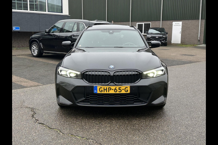 BMW 3 Serie Touring 320e M-SPORT | FACELIFT| PANO|1.STE EIGENAAR, DEALER OH. | LEER | ELEK. TREKHAAK| FABRIEKSGARANTIE T/M 08 2027| LEER| STOELVERWARMING| 19 INCH! SUPER COMPLEET!