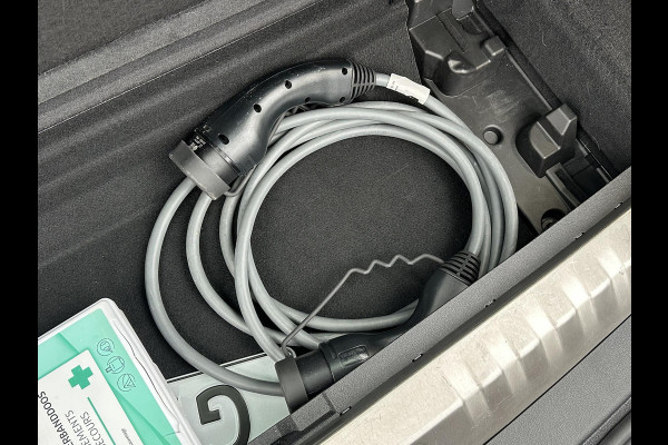 BMW 3 Serie Touring 320e M-SPORT | FACELIFT| PANO|1.STE EIGENAAR, DEALER OH. | LEER | ELEK. TREKHAAK| FABRIEKSGARANTIE T/M 08 2027| LEER| STOELVERWARMING| 19 INCH! SUPER COMPLEET!