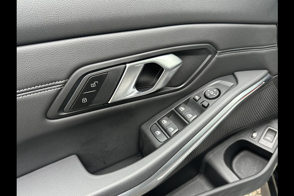 BMW 3 Serie Touring 320e M-SPORT | FACELIFT| PANO|1.STE EIGENAAR, DEALER OH. | LEER | ELEK. TREKHAAK| FABRIEKSGARANTIE T/M 08 2027| LEER| STOELVERWARMING| 19 INCH! SUPER COMPLEET!