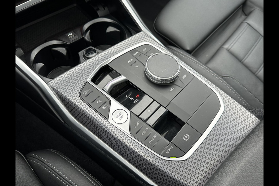 BMW 3 Serie Touring 320e M-SPORT | FACELIFT| PANO|1.STE EIGENAAR, DEALER OH. | LEER | ELEK. TREKHAAK| FABRIEKSGARANTIE T/M 08 2027| LEER| STOELVERWARMING| 19 INCH! SUPER COMPLEET!