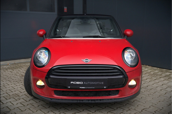 MINI Cabrio 1.5 Cooper Chili | Stoelverwarming | Cruise Control | Navigatie | Parkeersensoren | Keyless | Climate Control | Black Pack | Dealer Onderhouden |