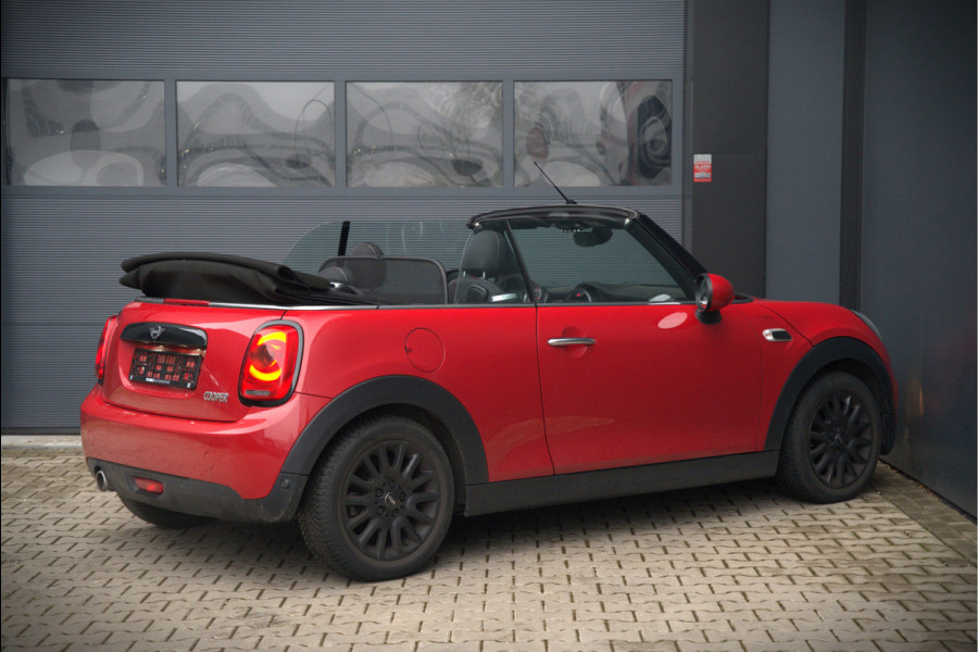 MINI Cabrio 1.5 Cooper Chili | Stoelverwarming | Cruise Control | Navigatie | Parkeersensoren | Keyless | Climate Control | Black Pack | Dealer Onderhouden |