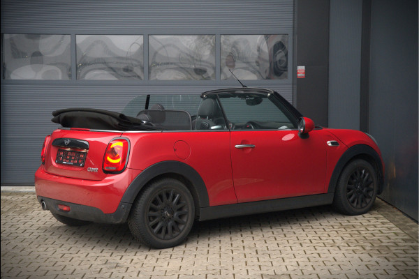 MINI Cabrio 1.5 Cooper Chili | Stoelverwarming | Cruise Control | Navigatie | Parkeersensoren | Keyless | Climate Control | Black Pack | Dealer Onderhouden |