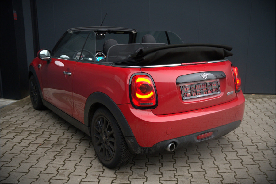 MINI Cabrio 1.5 Cooper Chili | Stoelverwarming | Cruise Control | Navigatie | Parkeersensoren | Keyless | Climate Control | Black Pack | Dealer Onderhouden |