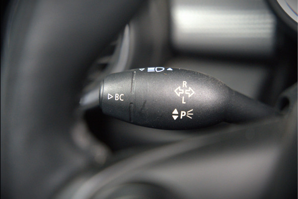 MINI Cabrio 1.5 Cooper Chili | Stoelverwarming | Cruise Control | Navigatie | Parkeersensoren | Keyless | Climate Control | Black Pack | Dealer Onderhouden |