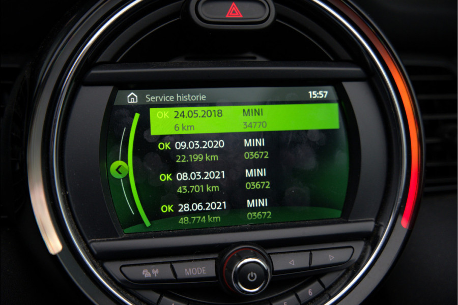 MINI Cabrio 1.5 Cooper Chili | Stoelverwarming | Cruise Control | Navigatie | Parkeersensoren | Keyless | Climate Control | Black Pack | Dealer Onderhouden |