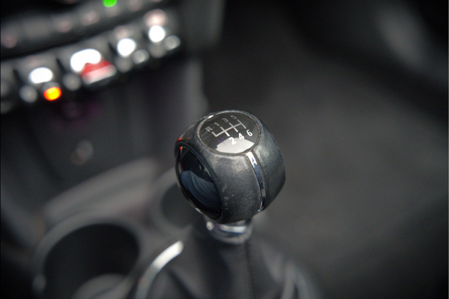 MINI Cabrio 1.5 Cooper Chili | Stoelverwarming | Cruise Control | Navigatie | Parkeersensoren | Keyless | Climate Control | Black Pack | Dealer Onderhouden |